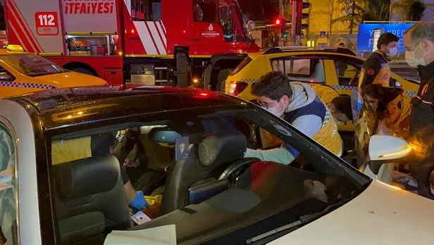 Son dakika: Şişli'de hatalı dönüş yapan araç ortalığı birbirine kattı! 5 yaralı-3