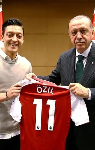 Dünya ayağa kalktı! Mesut Özil'e büyük destek