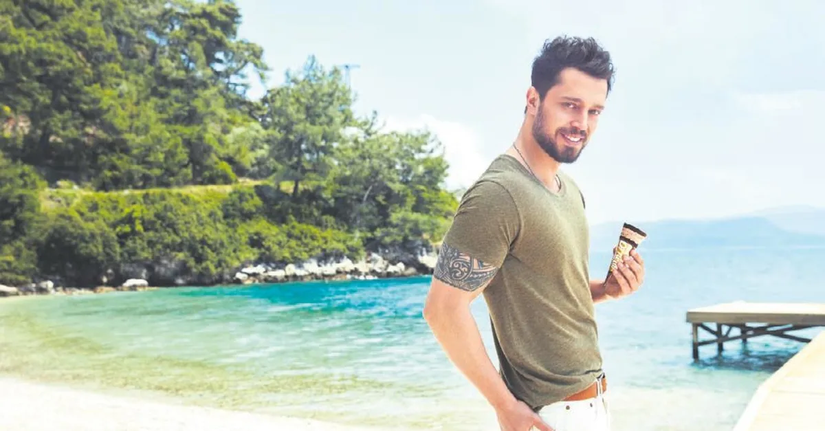 Oldur Beni Sevgilim Filminin Vizyona Girecek Olmasinin Heyecanini Yasayan Murat Boz A Internet Dunyasindan Tatli Bir Odul Geldi Takvim