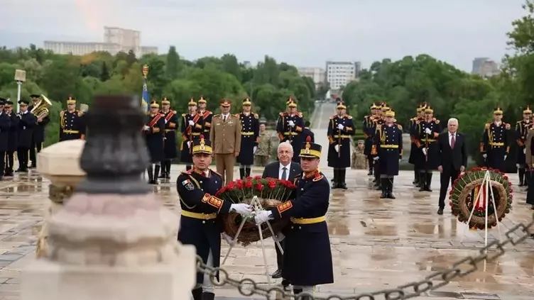 Milli Savunma Bakanı Yaşar Güler, Türk Şehitliği'ni ziyaret etti!