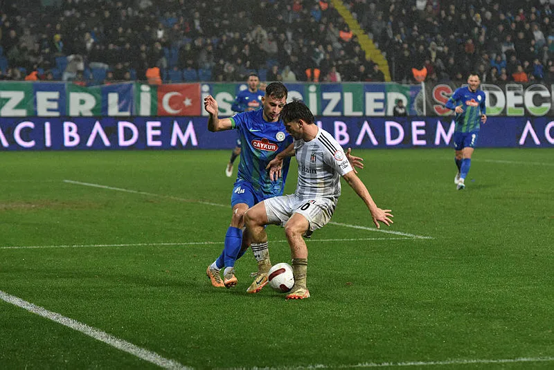 besiktas-caykur-rizespor-maci-muhtemel-11leri-belli-oldu-iste-kadrolar-1714719666185.jpg
