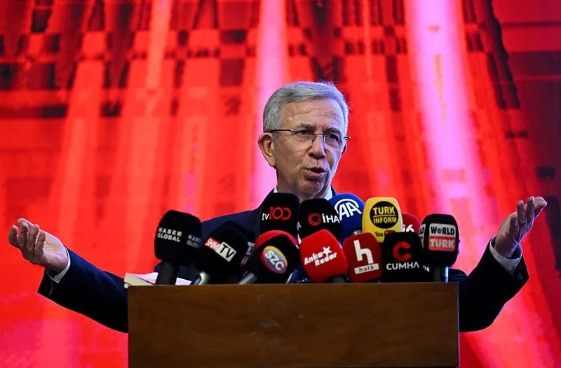 Ankara Büyükşehir Belediye Başkanı Yavaş basın toplantısı düzenledi. (AA)