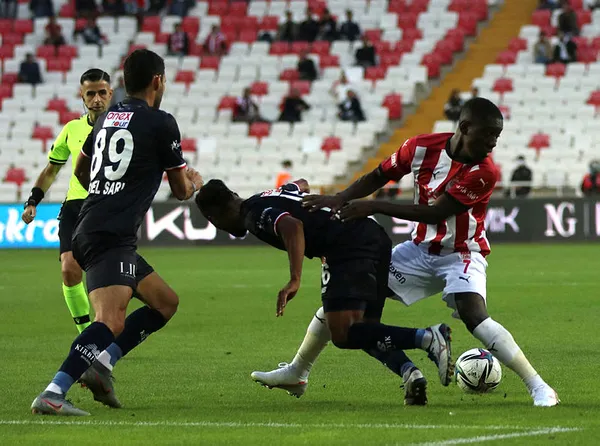 sivasspor-2-2-antalyaspor-mac-ozeti-1634397421757.jpg