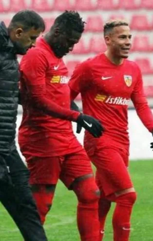 Kayserispor'da Asamoah Gyan sakatlandı