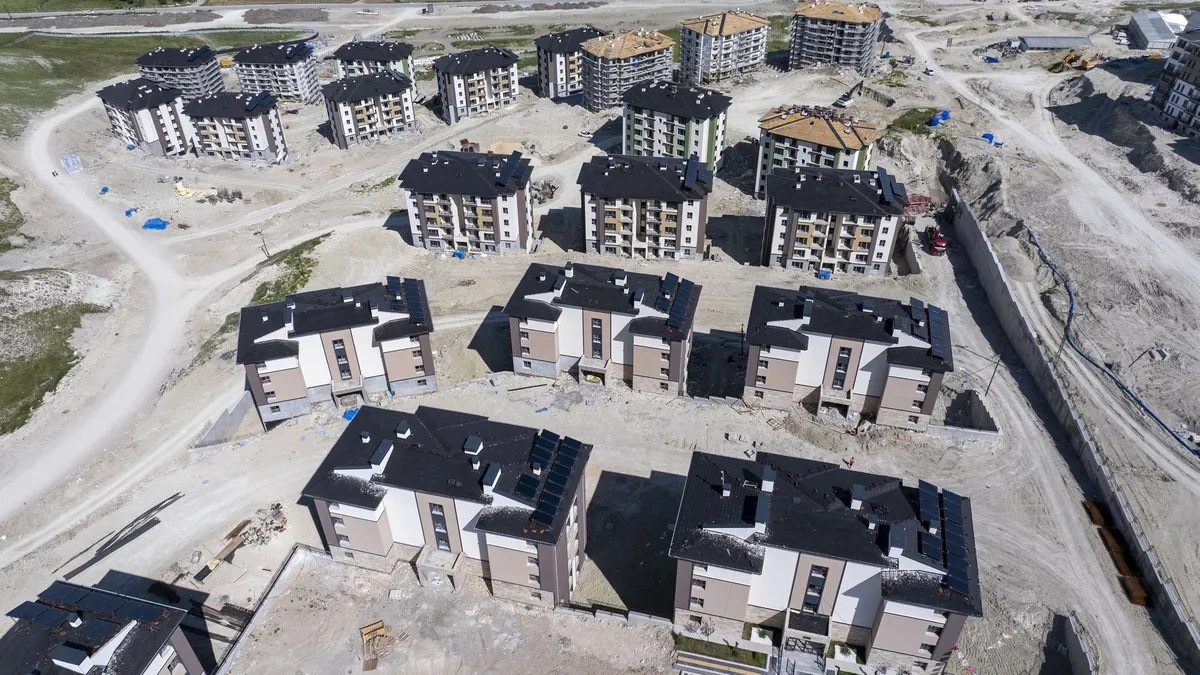 tokinin-64-ilde-20-bin-konutluk-acik-satis-kampanyasinda-detaylar-netlesti-1780649785455.jpeg TOKİ’nin 64 ilde kampanyasında 10 soru 10 cevap! 20 bin konutun dağılımı belli oldu: Hangi il ve ilçede ne kadar yapılacak?-2