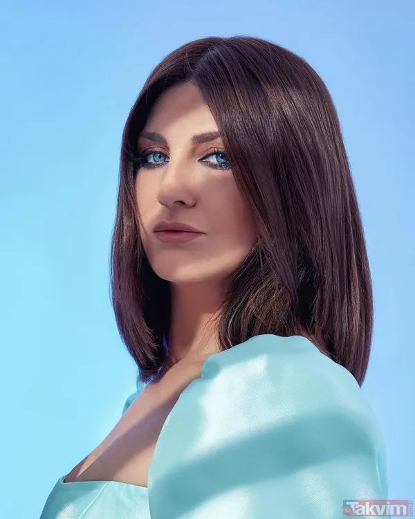 Sibel Can dekoltede sınır tanımadı! Hakan Ural’ın biricik kızı Melisa Ural o poza tepkisiz kalmadı! Gören dönüp bir daha baktı - 1