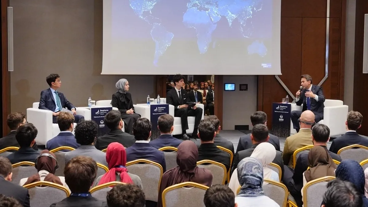 bosphorus-diplomasi-forumunda-omer-tayyip-erdogan-sordu-bakan-bayraktar-yanitladi-hedef-2035-1786611912901.jpeg Bosphorus Diplomasi Forumu'nda Ömer Tayyip Erdoğan sordu Bakan Bayraktar yanıtladı: Hedef 2035-5