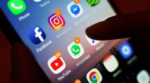 sosyal-medya-devleri-coktu-mark-zuckerbeg-3-saatte-66-milyon-dolar-kaybetti-1633376148782.jpg Sosyal medya devleri çöktü, Mark Zuckerberg 3 saatte 6.6 milyon dolar kaybetti-8