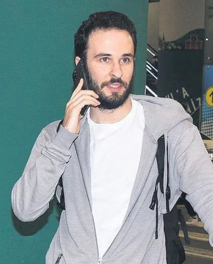 3-kez-evlenen-burcu-esmersoy-dusman-catlatacak-5-gelinlik-giyecegim-1689620620210.jpeg 3. kez evlenen Burcu Esmersoy: "5 gelinlik giyeceğim"