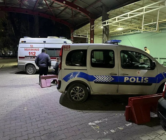 kavgada-yaralandi-kaldirildigi-hastanede-bicaklandi-izmirde-kabus-gibi-olay-1703655261035.jpeg Kavgada yaralandı kaldırıldığı hastanede bıçaklandı! İzmir'de kabus gibi olay!-2