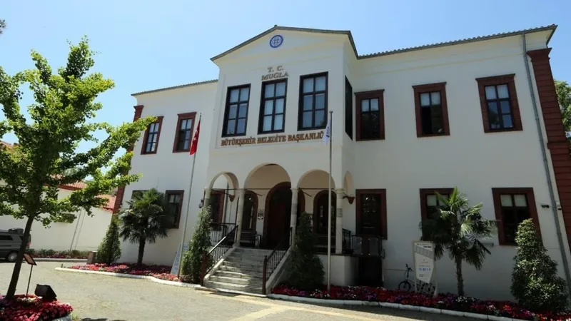 whatsapptaki-taciz-mesajlari-chpli-levent-arkan-is-vaadiyle-yaklasti-yanima-gel-mesajiyla-siniri-asti-1775506034333.jpeg WhatsApp'taki taciz mesajları: CHP'li Levent Arkan iş vaadiyle yaklaştı "yanıma gel" mesajıyla sınırı aştı | Tutuklandı-3