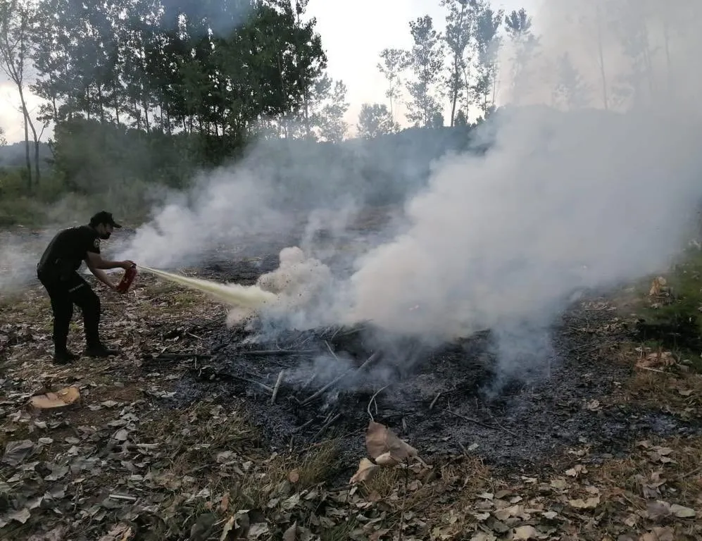 Anız yangınına polis ekipleri müdahale etti