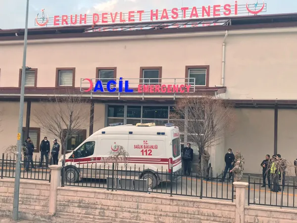 siirt-eruhta-arazi-anlasmazligi-kavgasi-1i-agir-5-yarali-1641739356765.jpg Siirt Eruh'ta arazi anlaşmazlığı kavgası! 1'i ağır 5 yaralı-2