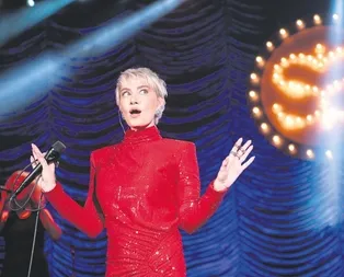 Brüksel’de konser veren Sıla, eski aşkı Ahmet Kural’a şarkıyla gönderme yaptı