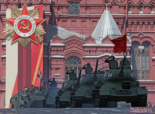 Putin Şi Cinping’i yanına aldı gövde gösterisi yaptı! Moskova’da Zafer Günü: Trump’a “altın kubbe” mesajı | Türk İHA'ları da sergilendi - 15