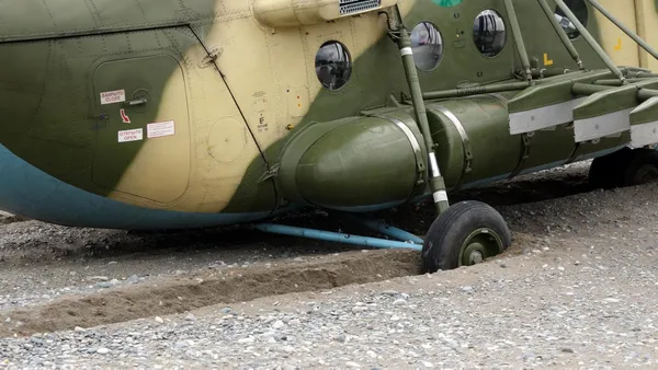 giresun-tirebolu-sahiline-1-gun-arayla-2-kez-acil-inis-yapan-azerbaycan-hava-kuvvetlerine-ait-mi-17-tipi-helikopter-icin-parca-ve-muhendis-bekleniyor-1621689346682.jpg Giresun Tirebolu sahiline 1 gün arayla 2 kez acil iniş yapan Azerbaycan Hava Kuvvetleri'ne ait Mİ-17 tipi helikopter için parça ve mühendis bekleniyor-11