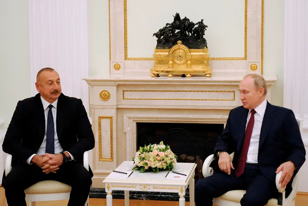 azerbaycan-cumhurbaskani-aliyev-moskovada-putin-ile-gorustu-1626811499849.jpg