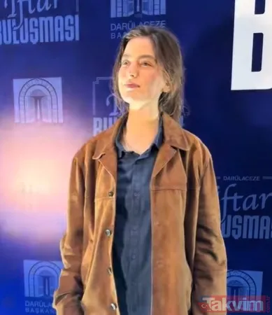 Popüler Oyuncu Ava Yaman, 18 Mart Akşamı Düzenlenen Bir İftar Yemeğinde Tercih Ettiği Doğal Görünümüyle Dikkatleri Üzerine Çekti. Sosyal Medya Platformlarındaki...