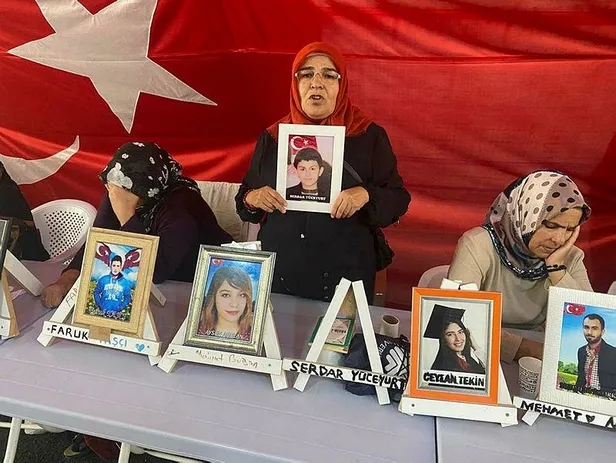 Evlat nöbeti tutan ailelerden CHP'li Kılıçdaroğlu’na afiş tepkisi: "Anneleri görmüyor ama PKK ile barışıyor!"-3