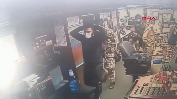 Son dakika: Türk gemisine hukuk dışı arama! Alman askerleri Libya'ya giden Türk kargo gemisine çıktı!-1