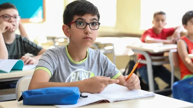 1-donem-ne-zaman-bitiyor-karne-gunu-ne-zaman-subat-tatili-hangi-tarihte-okullar-ne-zaman-kapaniyor-2024-ilkoku-1702968438248.jpeg Karne günü ne zaman, Şubat tatili hangi tarihte? 1. dönem ne zaman bitiyor? Okullar ne zaman kapanıyor 2024? İlkokul, ortaokul, lise...-4