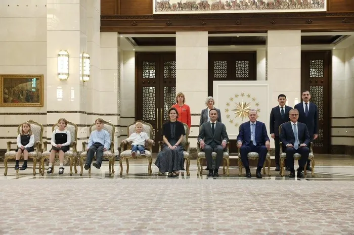 son-dakika-baskan-erdoganin-diplomasi-trafigi-suruyor-once-libya-ardindan-iran-1698848961535.jpeg Başkan Erdoğan'ın diplomasi trafiği sürüyor! Tek tek Külliye'de kabul etti: Elçiler güven mektubu sundu-6