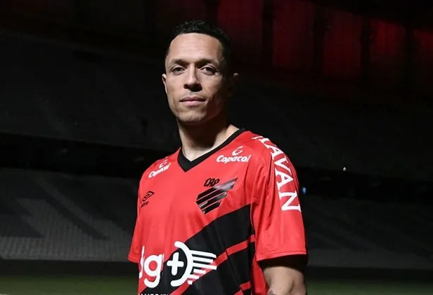 Beşiktaş'ın eski yıldızı Adriano'nun yeni takımı belli oldu-1