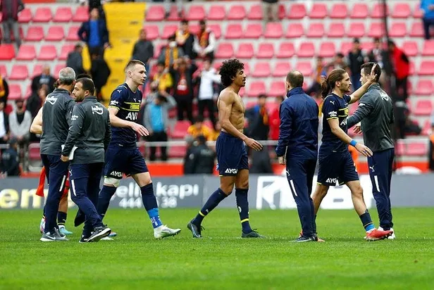 1648937339043.jpeg Kayseri'yi farklı yenen Fenerbahçe üst üste 3. galibiyetini alarak Galatasaray derbisine moral depoladı-5