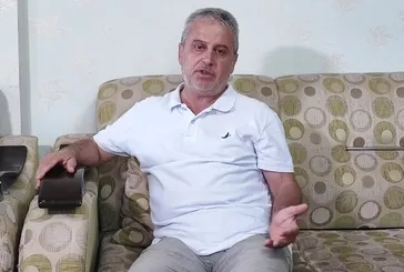 Elemanları öne sürer ama kendisi arkada durur