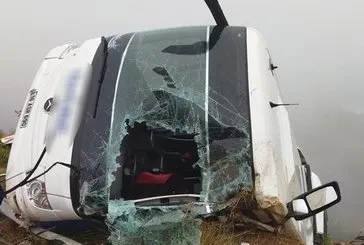 Feci kaza! Yolcu otobüsü devrildi: 1 ölü 14 yaralı