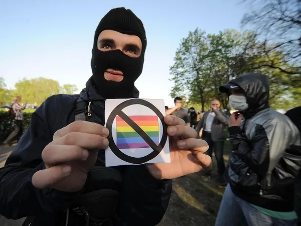 aileyi-ifsad-projesine-rusyada-darbe-lgbt-propagandasi-yasaklandi-1666866054031.jpg