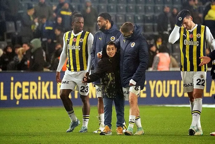 lider-kanarya-ezdi-gecti-fenerbahce-kadikoyde-konyaya-karsi-gol-sov-yapti-1704926962679.jpeg Lider Kanarya ezdi geçti! Fenerbahçe Kadıköy'de Konya'ya karşı gol şov yaptı-4