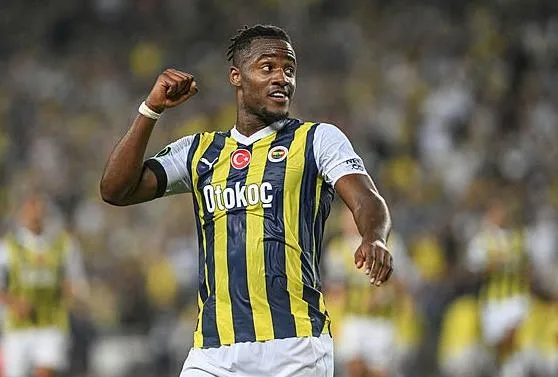 batshuayi-oyundan-alinmasina-tepki-gostermisti-belcikali-yildiz-kartaldan-ozur-diledi-ama-yasananlar-can-sikiy-1695420317901.jpeg