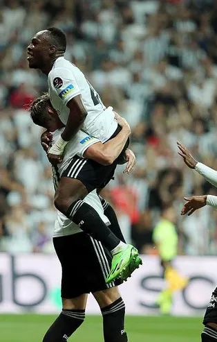 Zİrveye Kartal pençesi! Beşiktaş, Sivasspor'u farklı geçerek liderlik koltuğunu kaptı