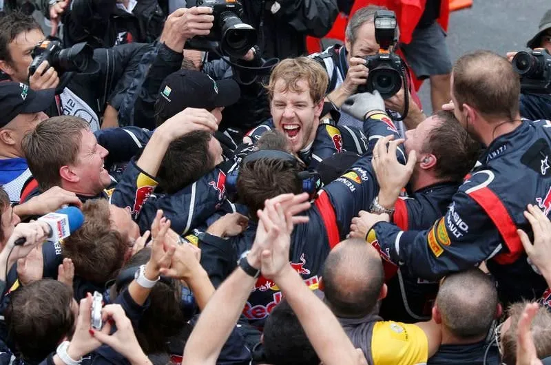Formula 1’de şampiyon Sebastian Vettel!