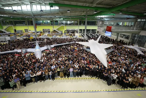 Selçuk Bayraktar’dan gururlandıran Ramazan Bayramı mesajı: Mini İHA’dan, Bayraktar Kızılelma’ya toplandık