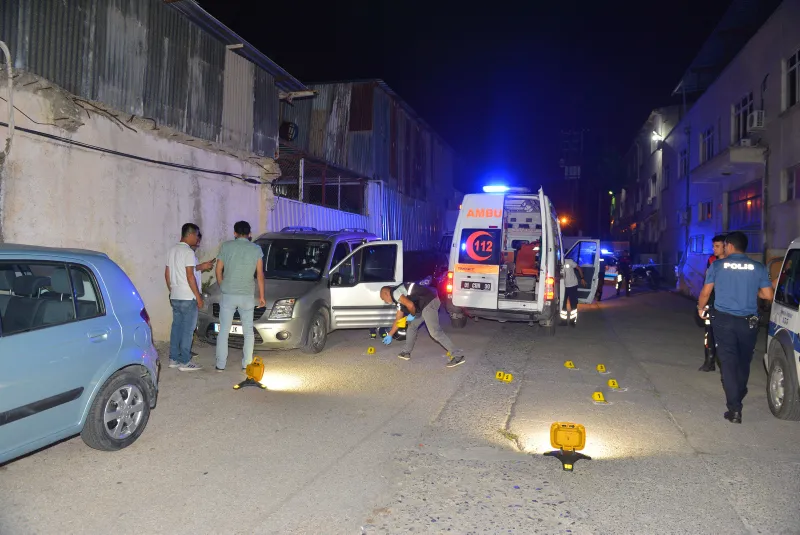 Adana'da kanlı infaz! Hafif ticari aracında silahlı saldırıya uğrayan güvenlik görevlisi öldü - 2
