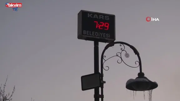 Kars buz tuttu: Termometreler eksi 28’i gösterdi
