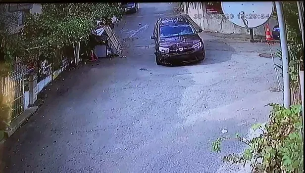 İstanbul'da koca dehşeti! Arabayla eve daldı