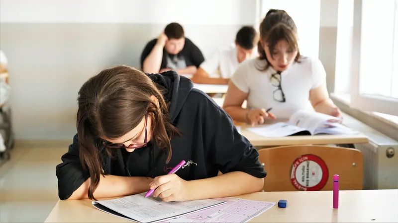 lgsde-ilk-kez-sinav-arasinda-ogrencilere-beslenme-paketi-verilecek-1774600577765.jpg LGS’de ilk kez: Sınav arasında öğrencilere beslenme paketi verilecek-5