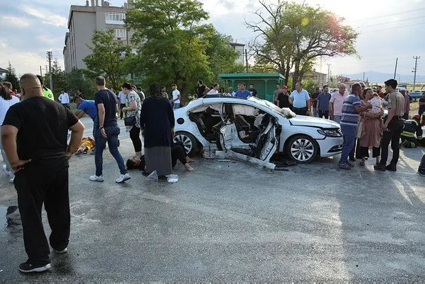 Konya'nın Kulu ilçesinde feci kaza! Her yer yaralı insan doldu-2