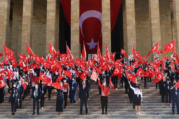 Kurtuluşa atılan adımın 102. yılı! Gençlik ve Spor Bakanı Mehmet Muharrem Kasapoğlu Anıtkabir'de-2