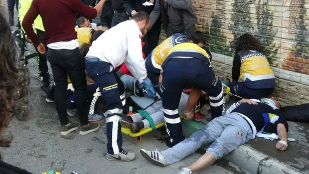 bursada-otomobil-kopruden-uctu-olay-yerinde-can-pazari-1574609290818.jpeg Bursa'da otomobil köprüden uçtu! Olay yerinde can pazarı...-2