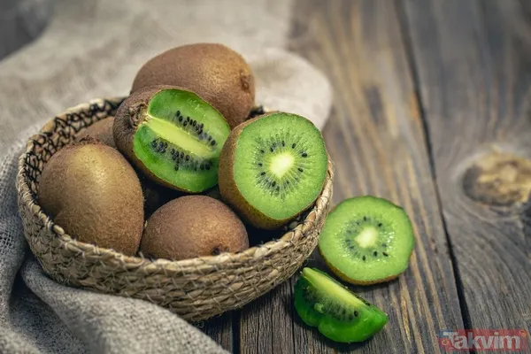 Kivi Küçük Ama Güçlü Bir Meyve Olan Kivi, 100 Gramında Yaklaşık 92 Mg C Vitamini İçerir. Lif, Potasyum Ve Antioksidanlarla Doludur. Tatlı-Ekşi Tadıyla...