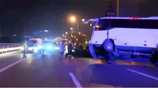 son-dakika-tem-otoyolunda-edirne-istikametinde-midibus-devrildi-olay-yerine-cok-sayida-ekip-sevk-edildi-1624916991302.jpeg Son dakika: TEM Otoyolu'nda Edirne istikametinde midibüs devrildi! Olay yerine çok sayıda ekip sevk edildi-3