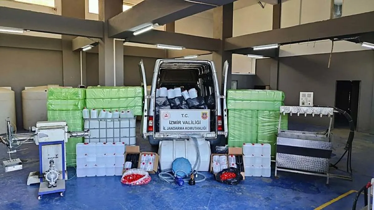İzmir'de kaçak içki imalathanesine baskın!