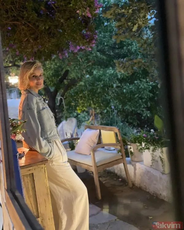 Kim der 42 yaşında! Esra Erol doğum gününde döktürdü! “Çılgın kız grubu” paylaşımı ortalığı salladı! Onu hiç böyle görmediniz... - 5