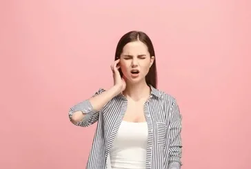 Dış kulak iltihabı neden olur?