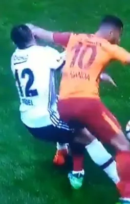 Belhanda'nın hareketi kırmızı kart mıydı?