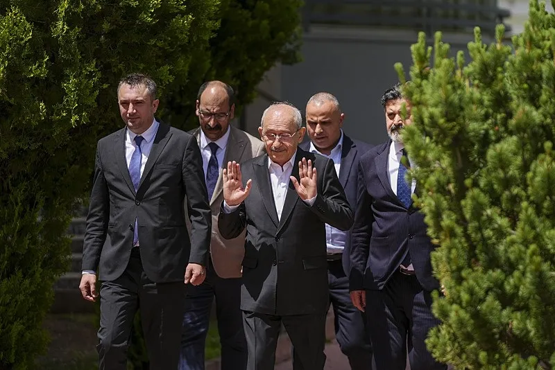 kemal-kilicdaroglu-temizlik-harekatinin-sinyalini-verdi-bu-cati-altinda-yerleri-yok-arinacagiz-1779769152323.jpeg Kemal Kılıçdaroğlu "temizlik" harekatının sinyalini verdi: Bu çatı altında yerleri yok arınacağız-3